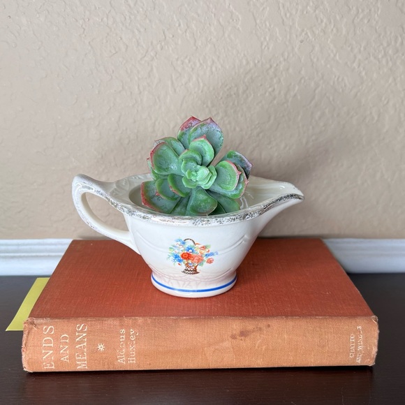 Vintage 1930’2/1940’s Ceramic Creamer w 22K gold trim, Basket of Flowers, Blue - Picture 1 of 8